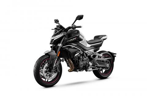 Motocykl CFMOTO 800NK Advanced - bílá