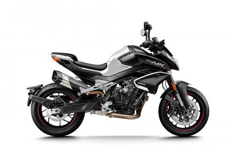Motocykl CFMOTO 800NK Advanced - bílá