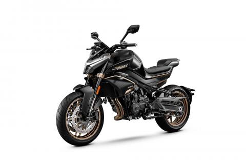 Motocykl CFMOTO 800NK Advanced - černá
