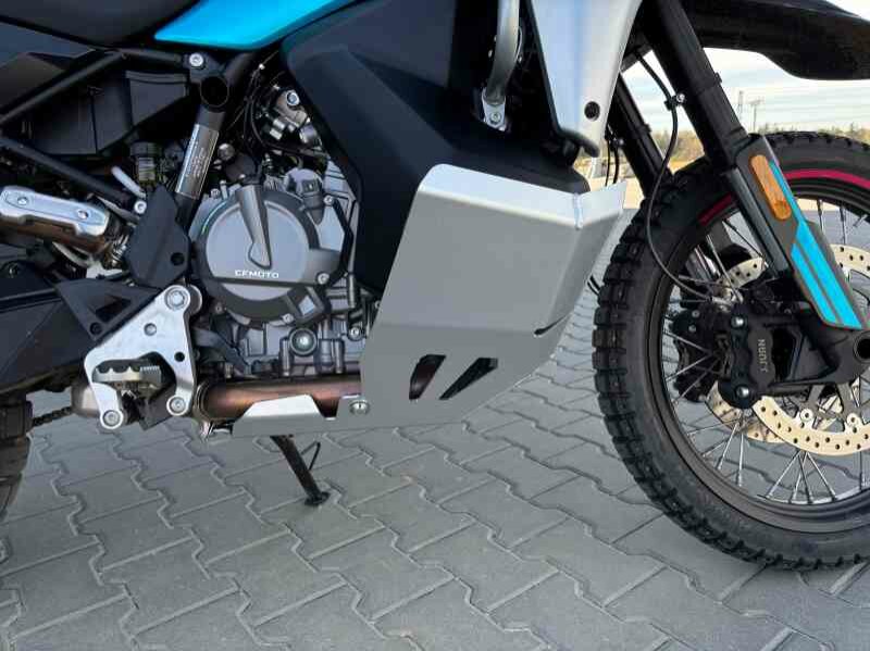 800MT‑X Kryt motoru a nádrží