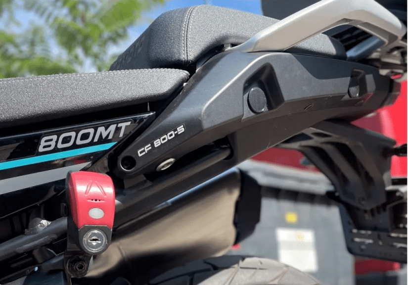 800mt zaslepka otvoru po drzaku bocniho kufru 1 ks - foto 1