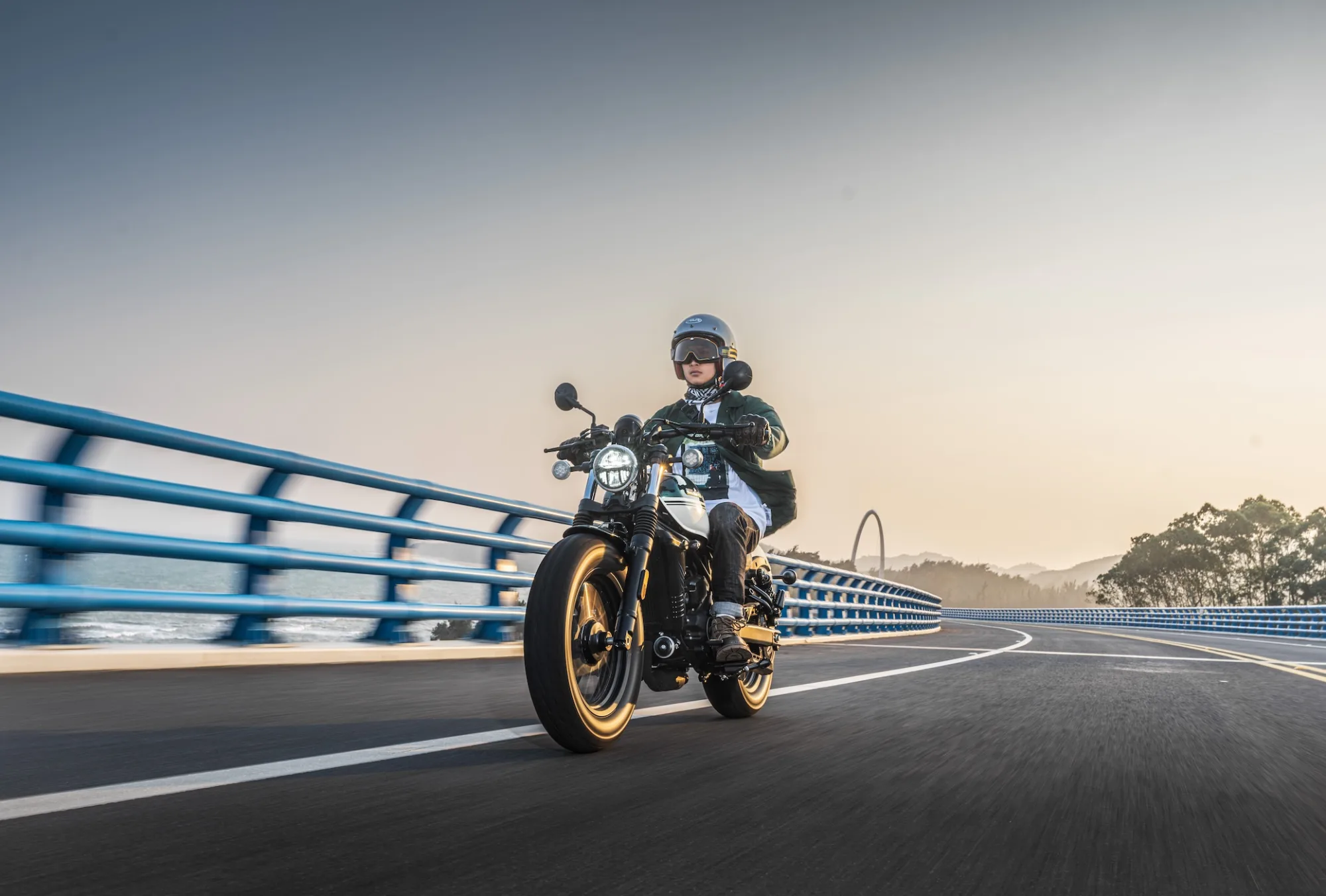 250CL-C — fotografie 11