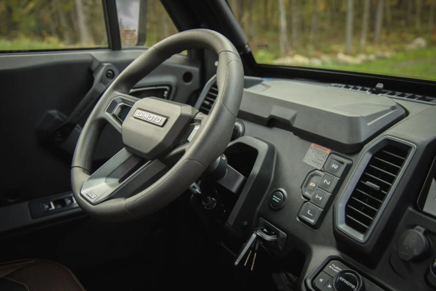 Řazení E-SHIFTa elektronická parkovací brzda (EPB)