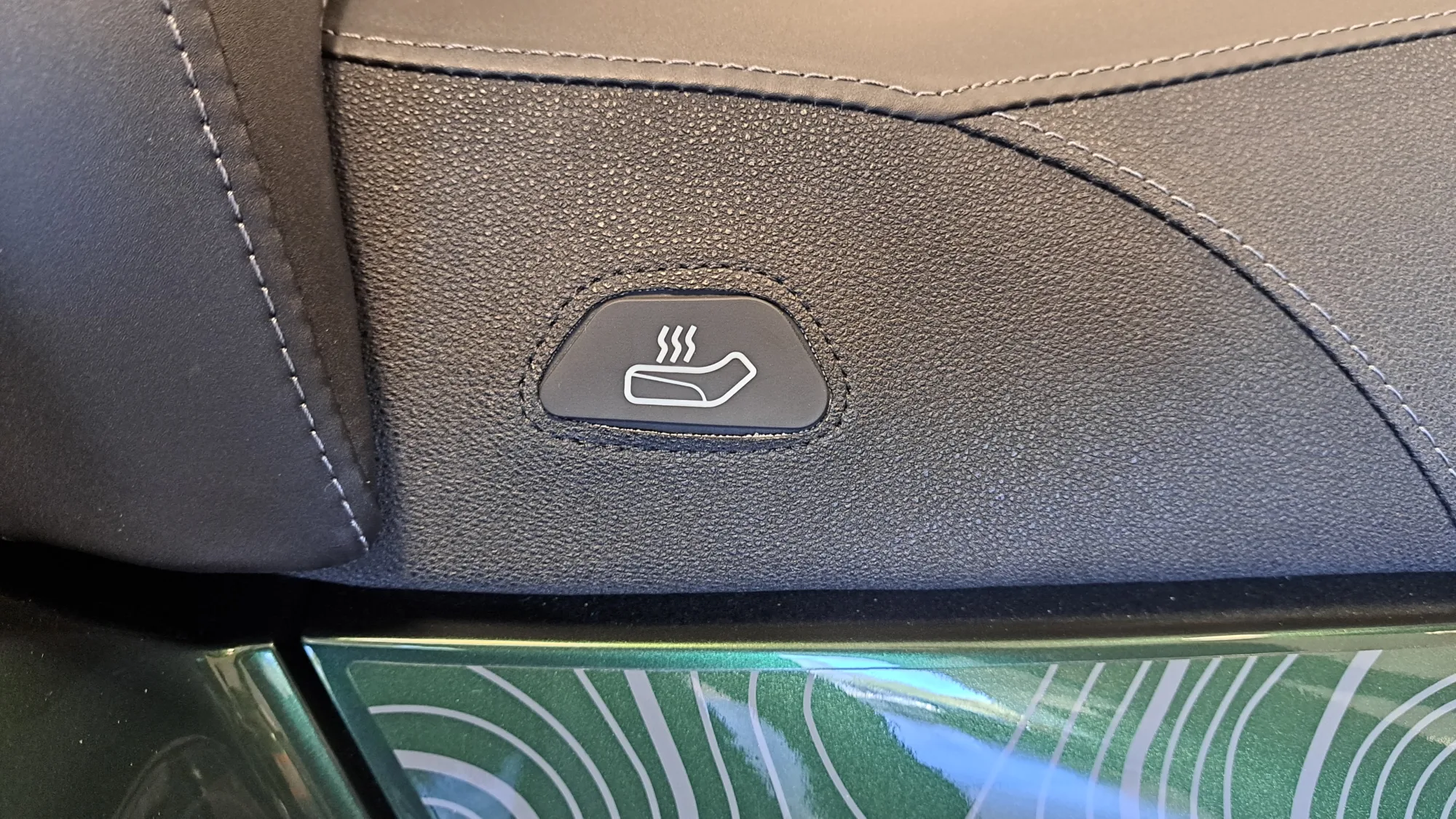 Vyhřívané sedadlo, rukojeti…