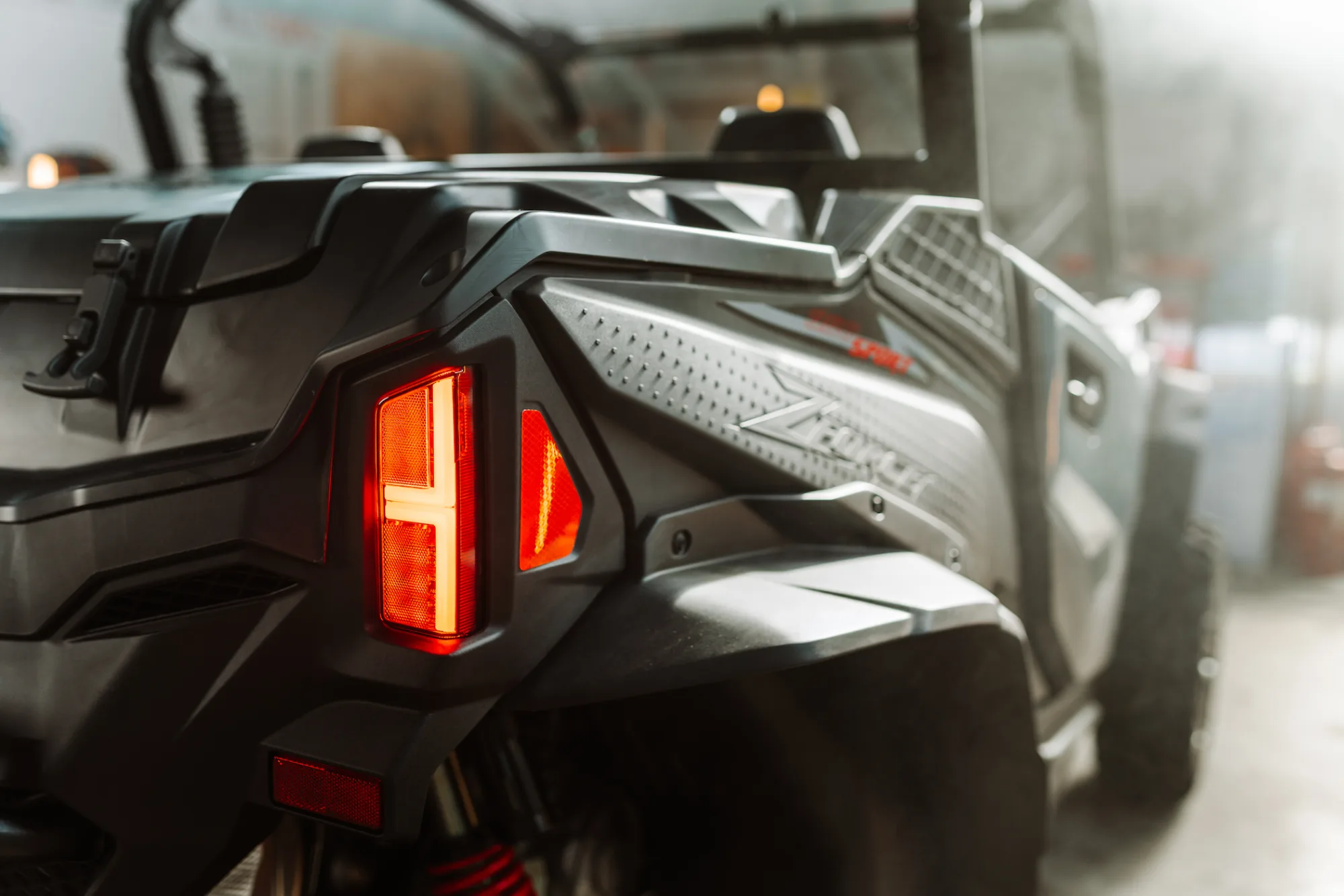 LED světla na obou koncích