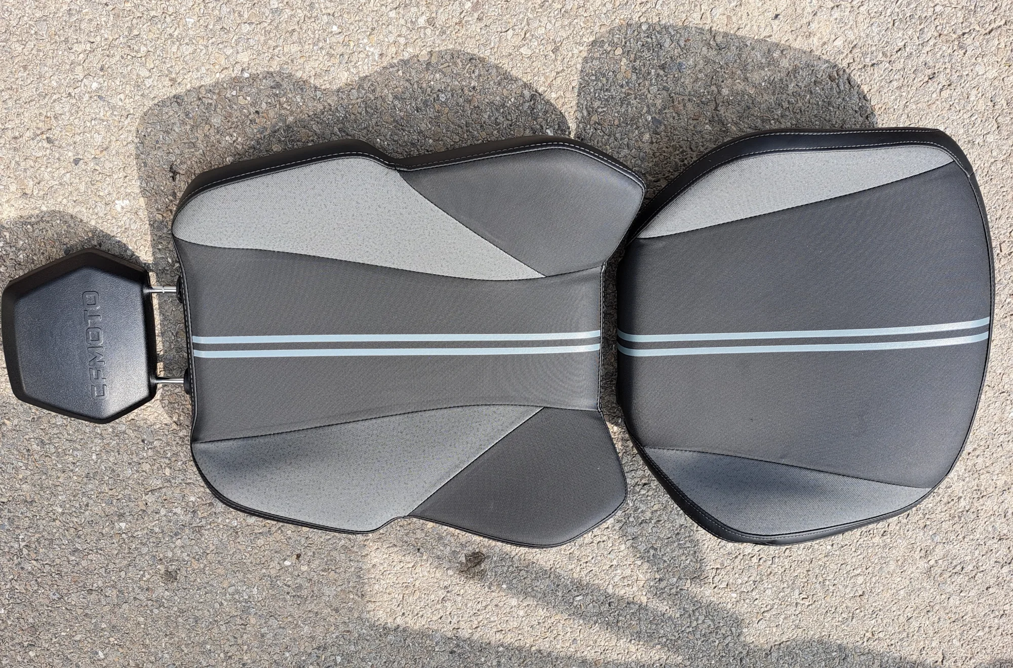 Expresně odnímatelná sedadla