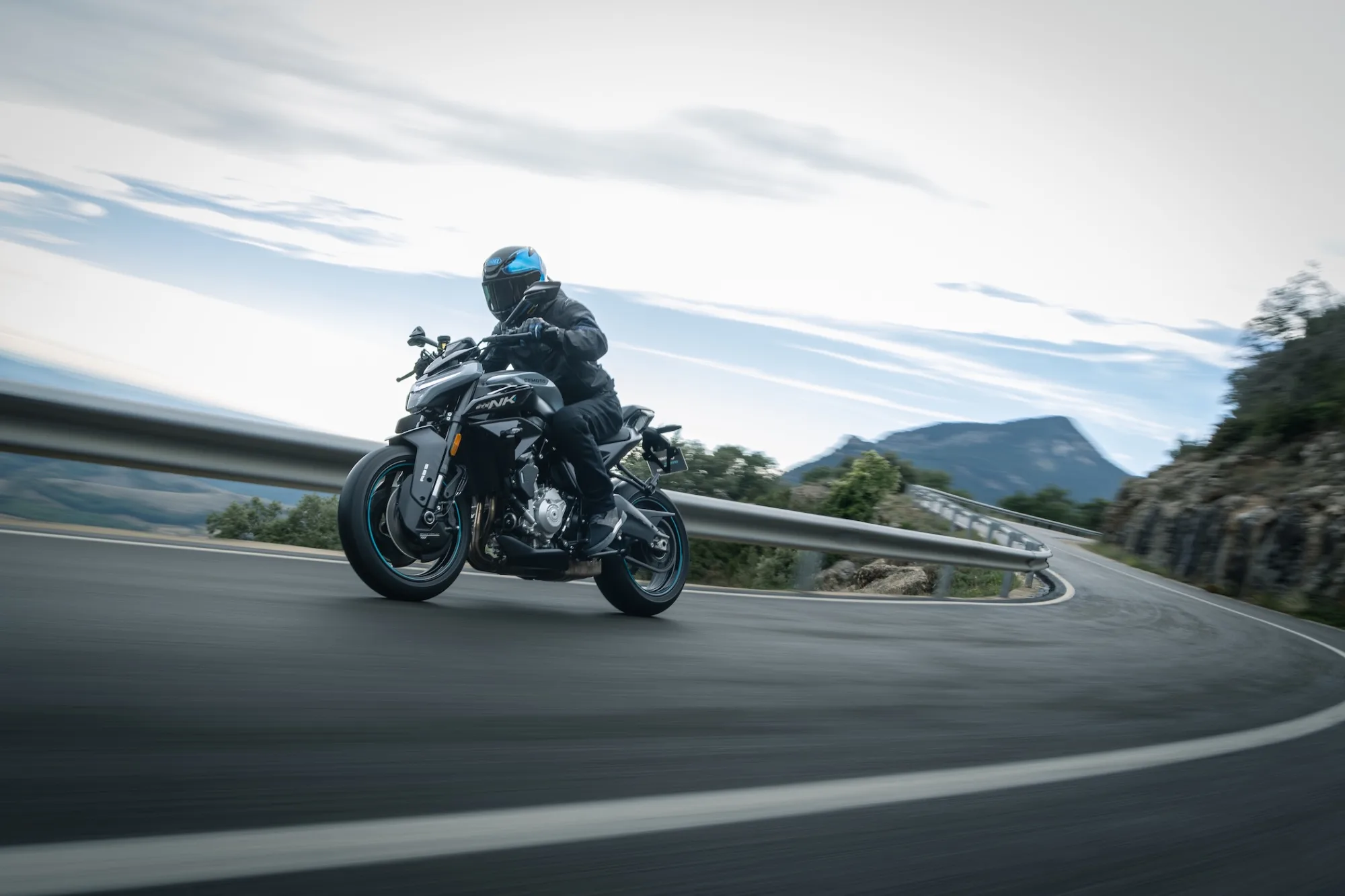 675NK — fotografie 16