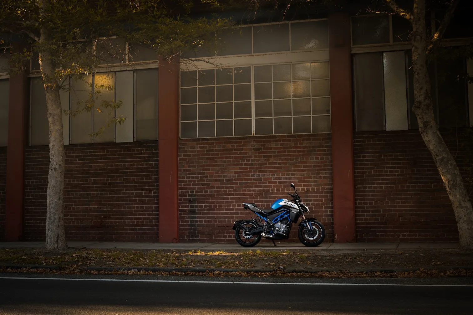 300NK — fotografie 1