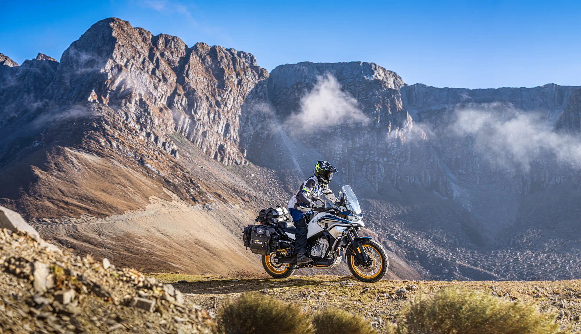 800MT EXPLORE — fotografie 1