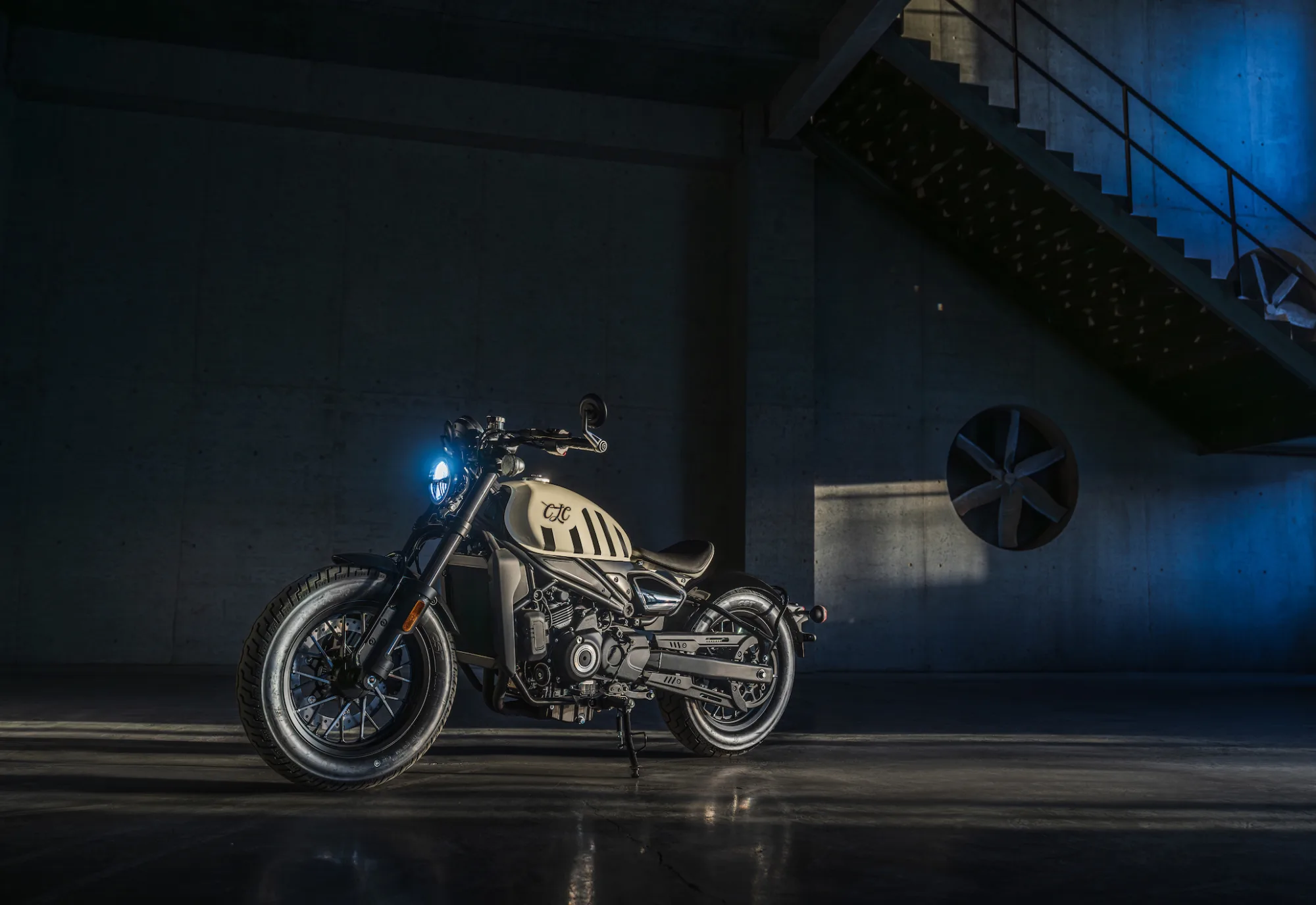 450CL-C Bobber — fotografie 3