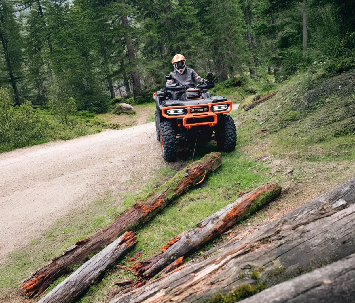 TÁHNE. TLAČÍ. PRACUJE.