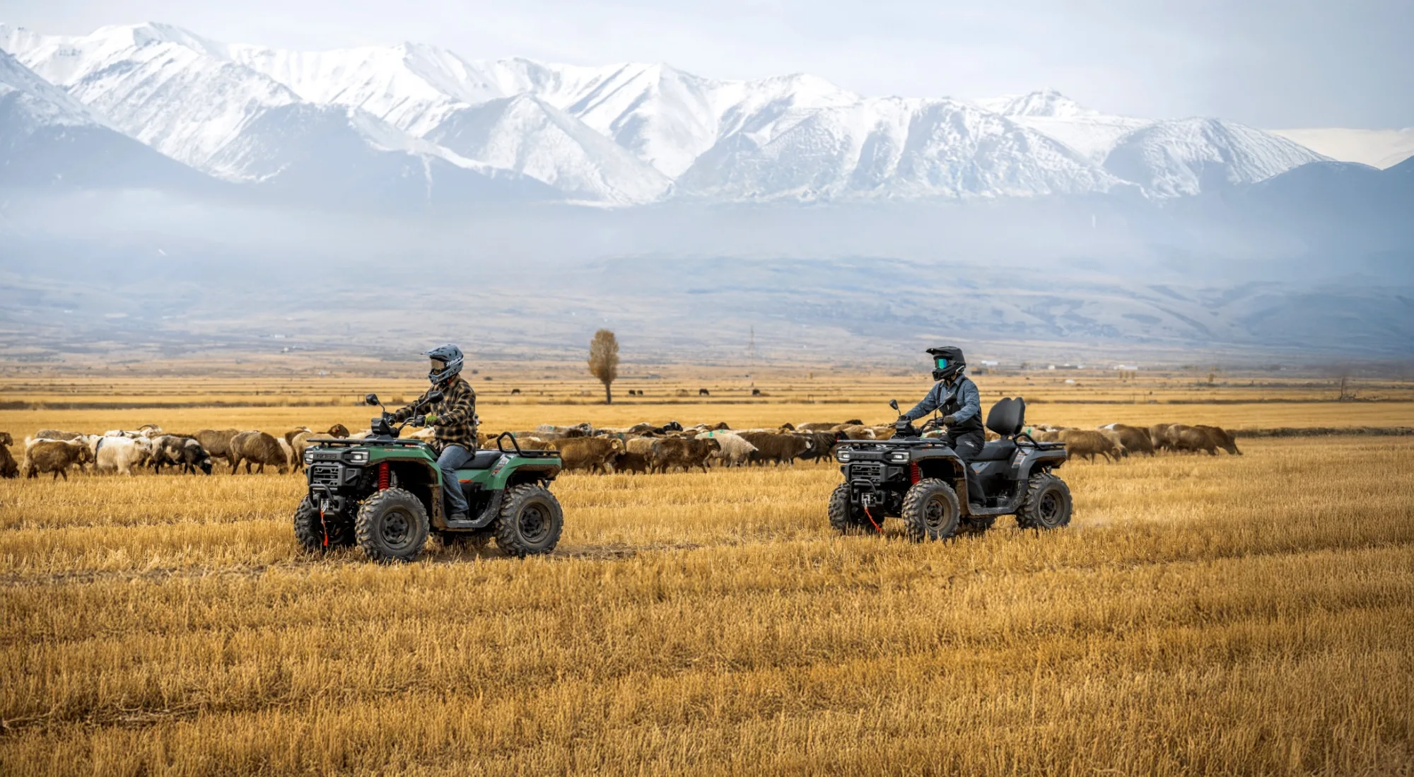 PŘIPRAVEN NA OPRAVDOVOU ZÁTĚŽ. POSTAVEN PRO KAŽDOU PRÁCI.